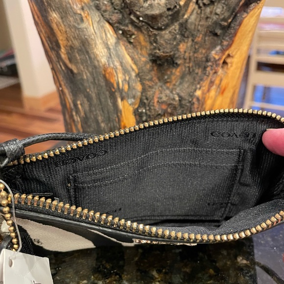 NWT AUTHENTIC COACH ZEBRA WRISTLET. - Picture 3 of 3